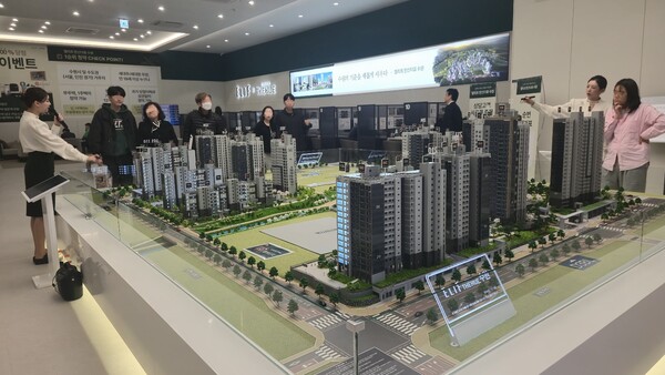 보도자료-계룡건설, 한신공영,12월 1_4일 ',엘리프 한신더휴 수원', 정당계약 진행.jpg